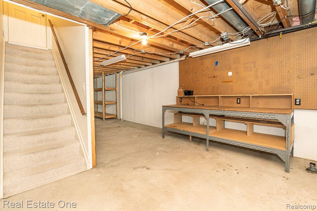 1104 HIDDEN LN