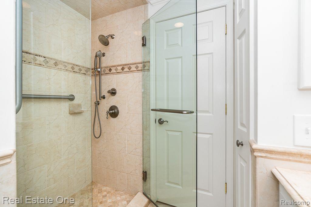 1104 HIDDEN LN