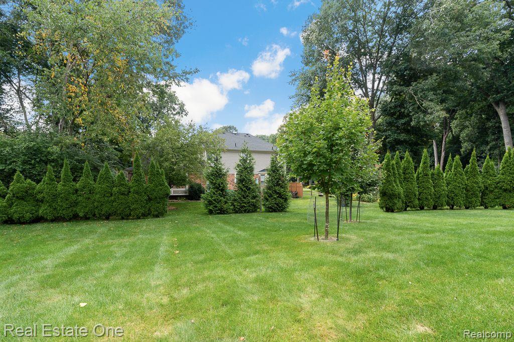1104 HIDDEN LN