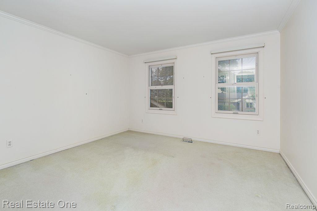 1104 HIDDEN LN