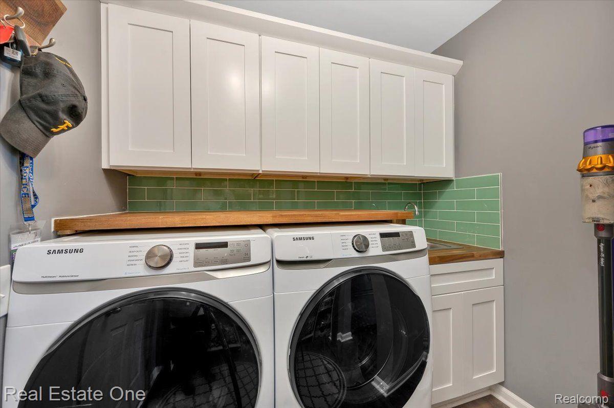 7425 VILLAGE CRT