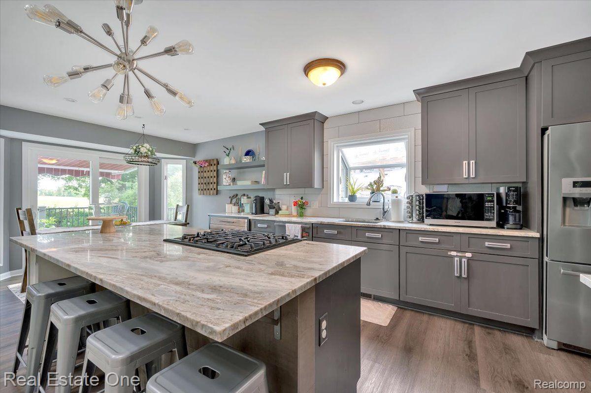 7425 VILLAGE CRT