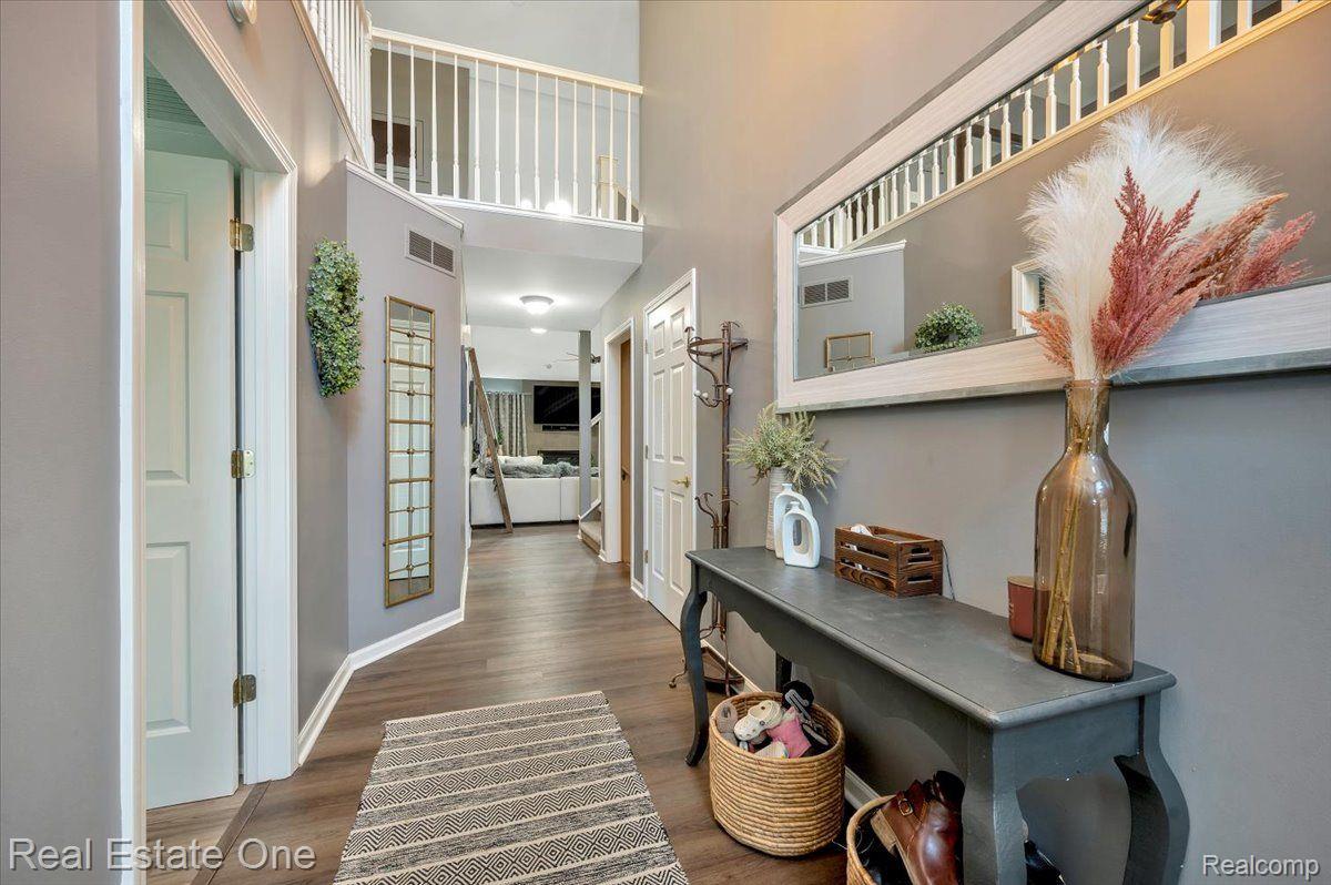 7425 VILLAGE CRT