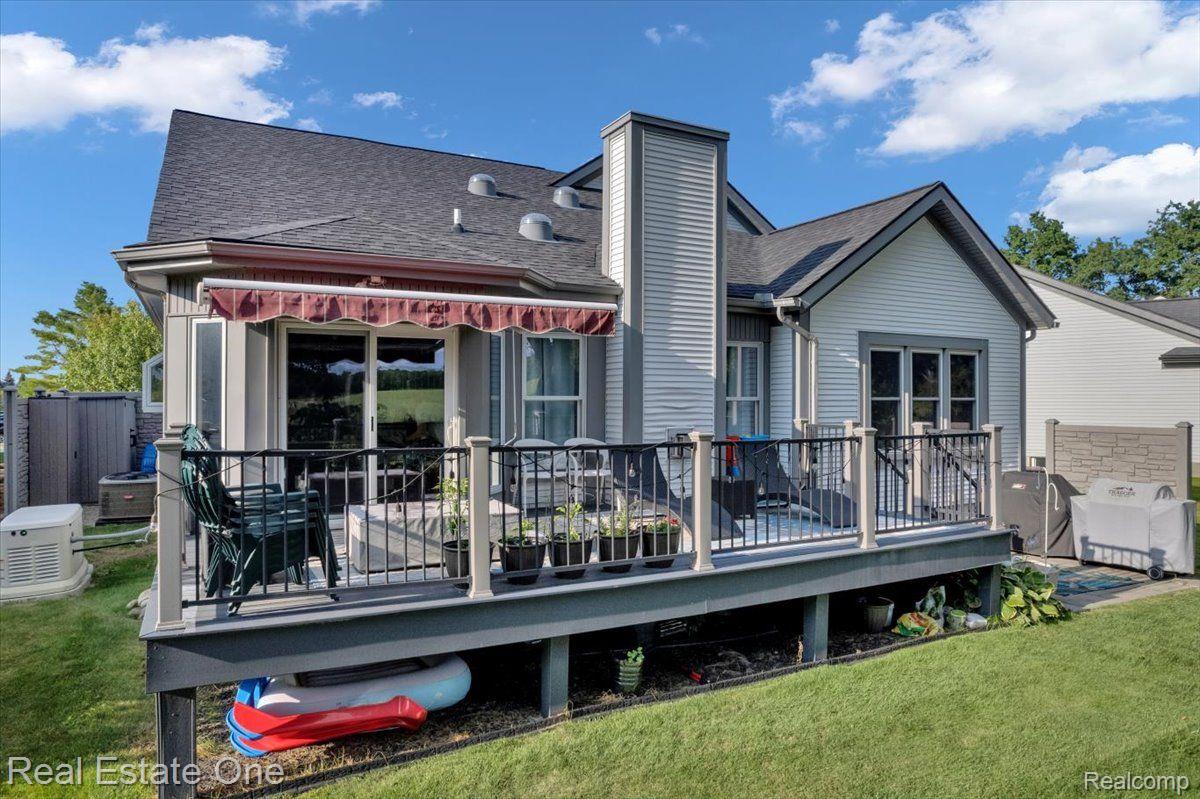 7425 VILLAGE CRT