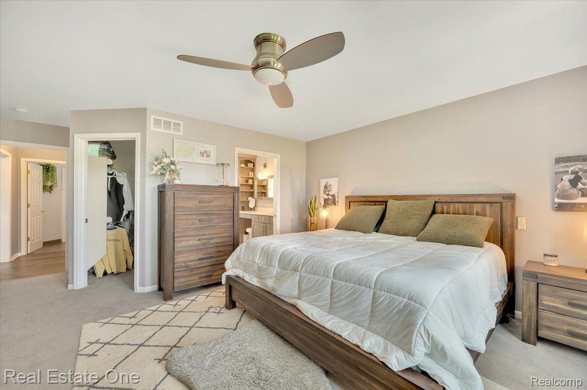7425 VILLAGE CRT