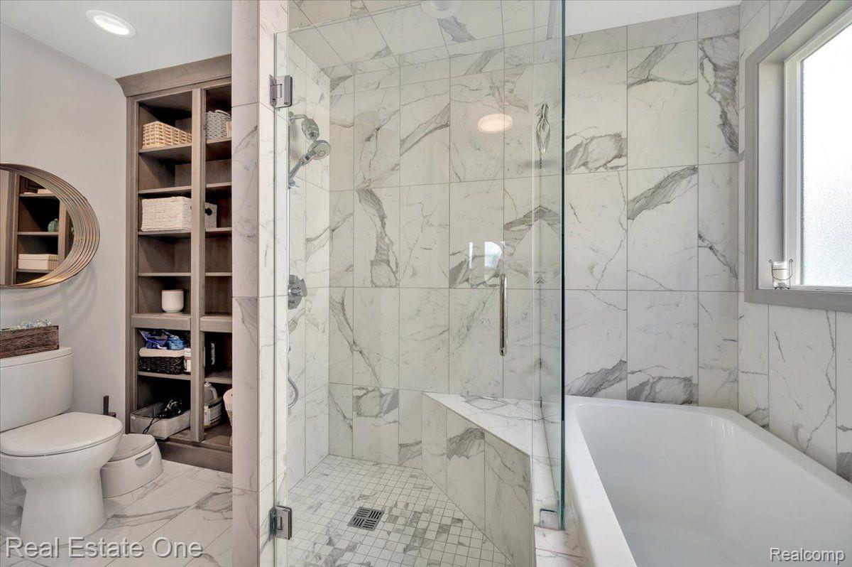 7425 VILLAGE CRT