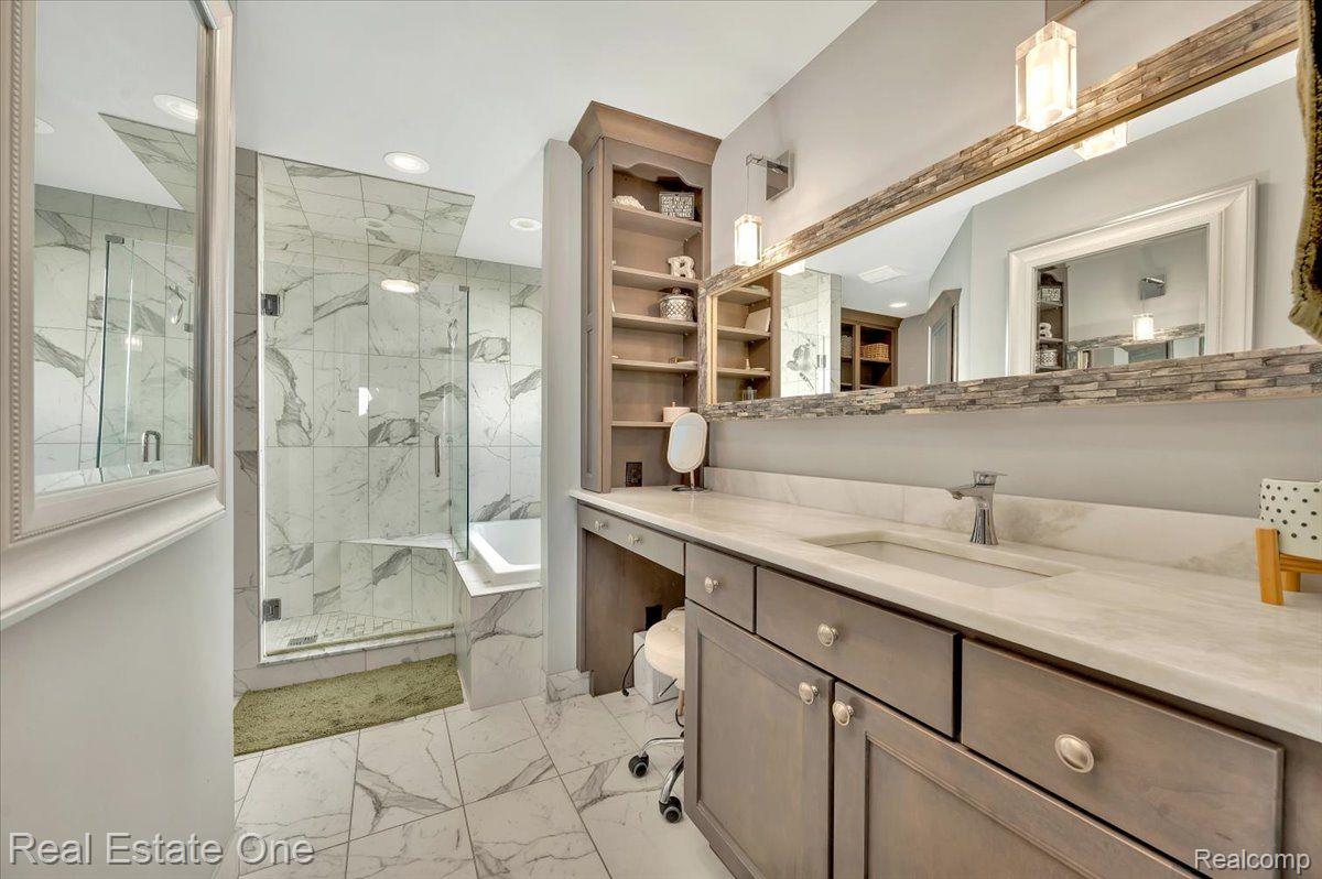 7425 VILLAGE CRT