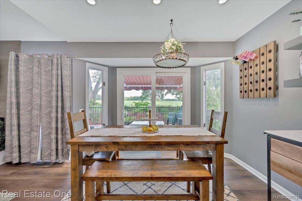 7425 VILLAGE CRT