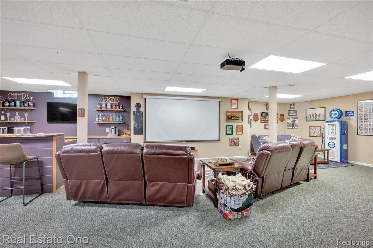 7425 VILLAGE CRT