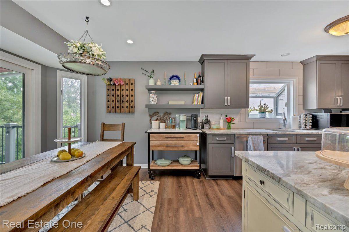 7425 VILLAGE CRT