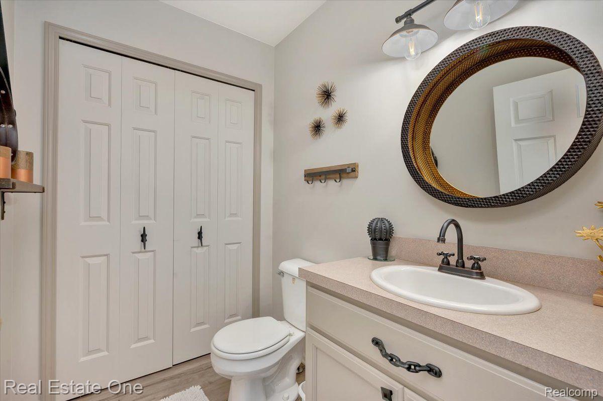 7425 VILLAGE CRT