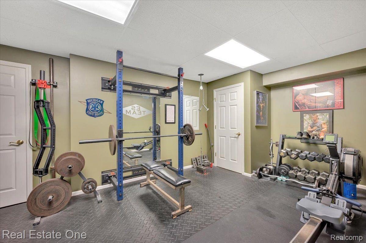 7425 VILLAGE CRT