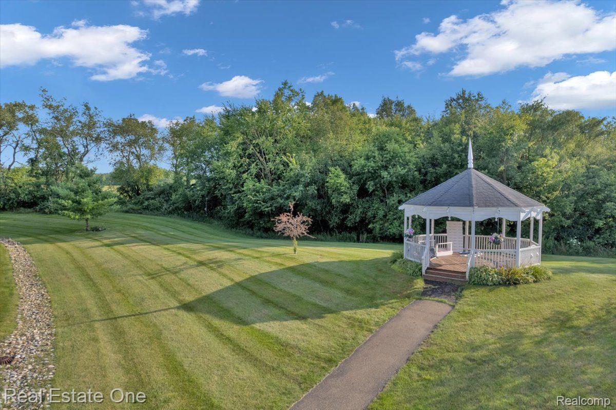 7425 VILLAGE CRT