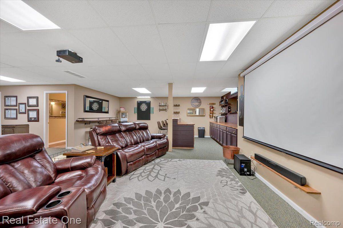 7425 VILLAGE CRT