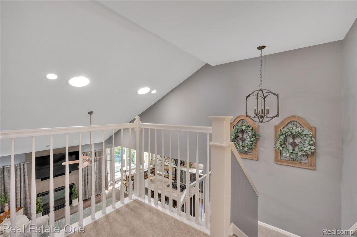 7425 VILLAGE CRT