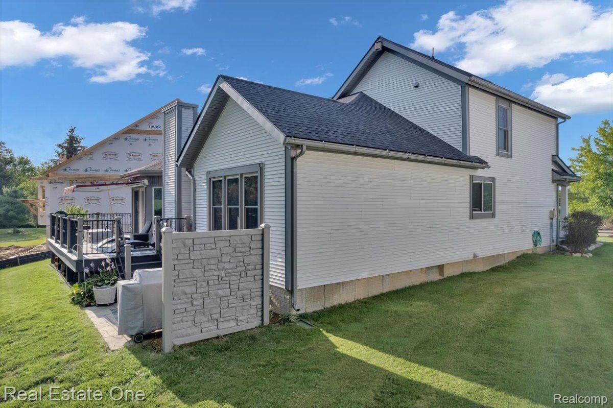 7425 VILLAGE CRT
