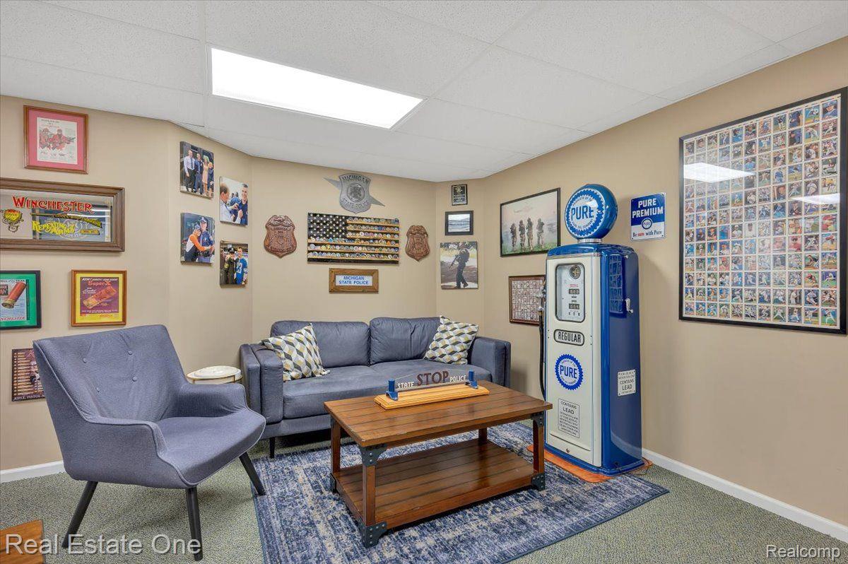 7425 VILLAGE CRT