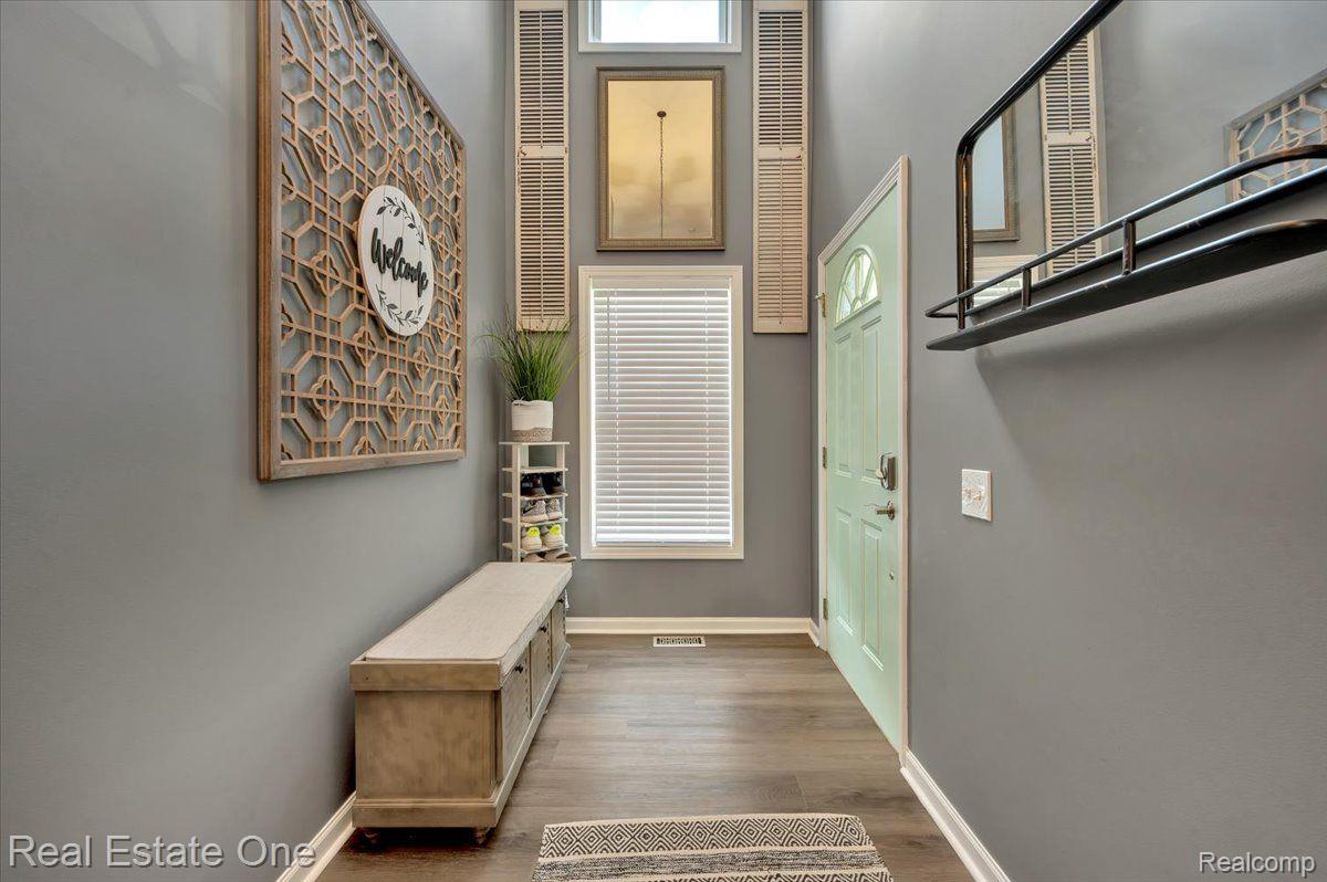 7425 VILLAGE CRT