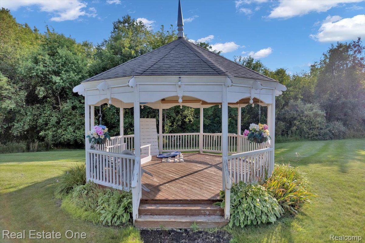 7425 VILLAGE CRT