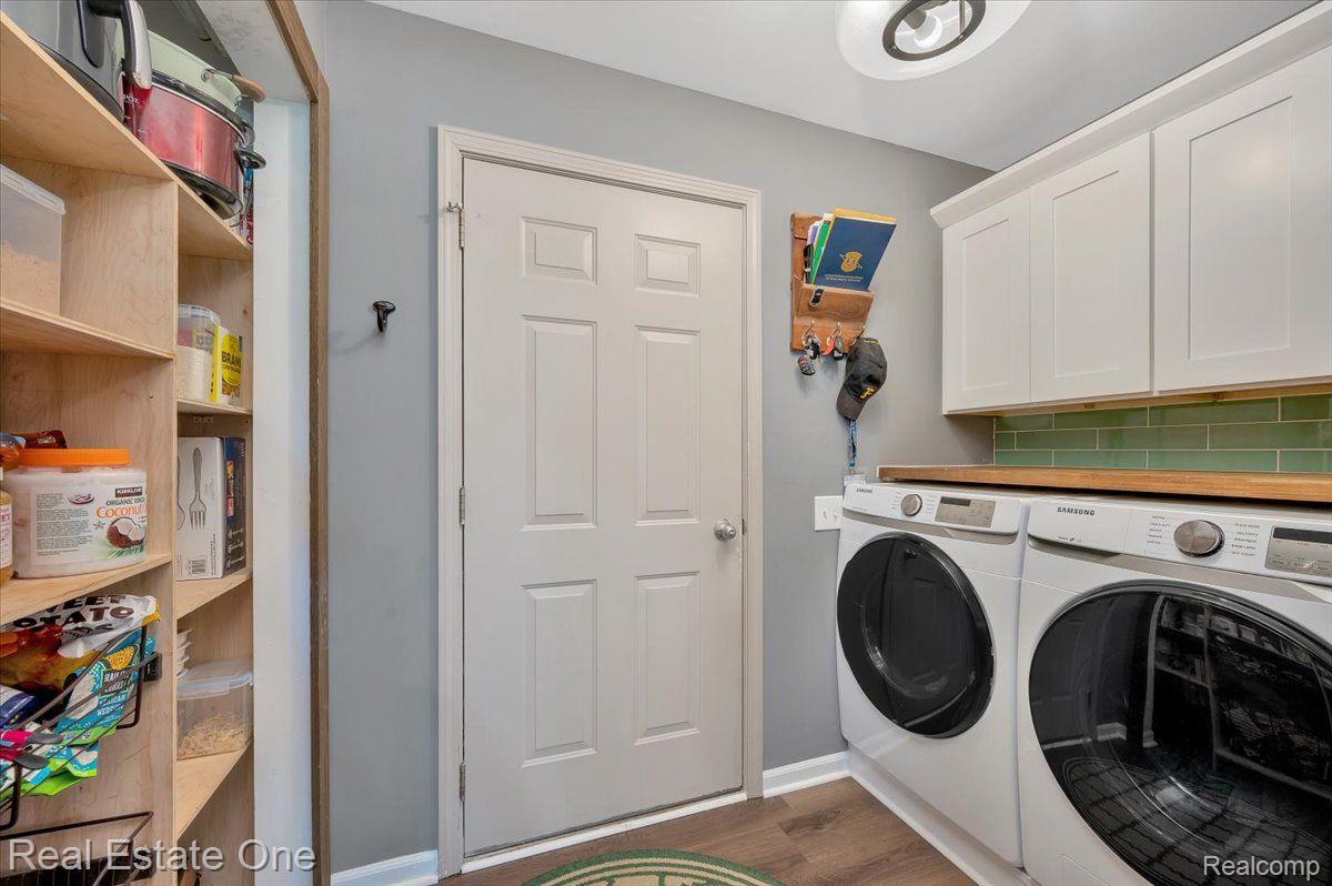 7425 VILLAGE CRT