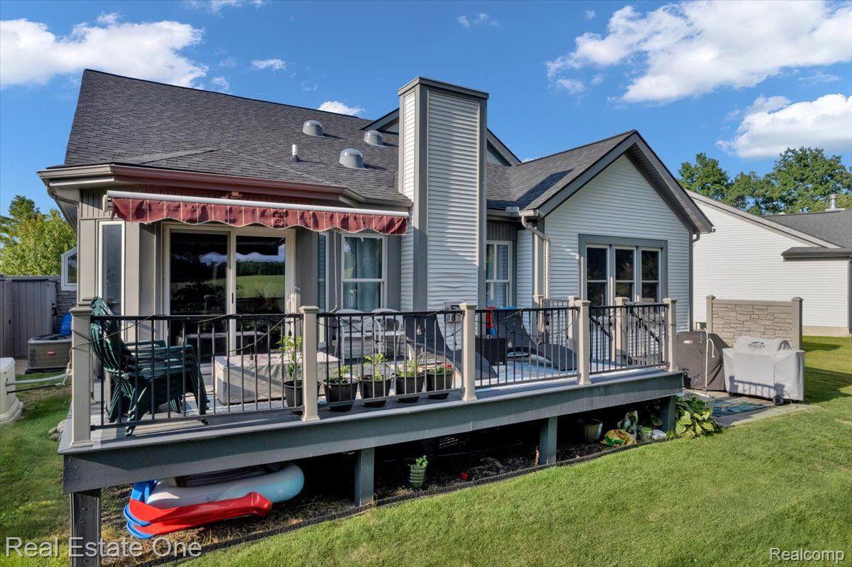 7425 VILLAGE CRT