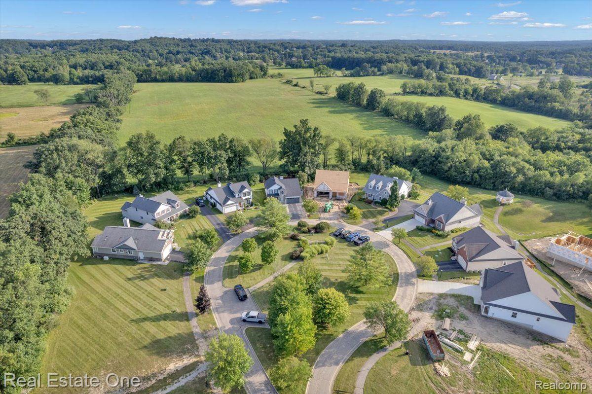 7425 VILLAGE CRT