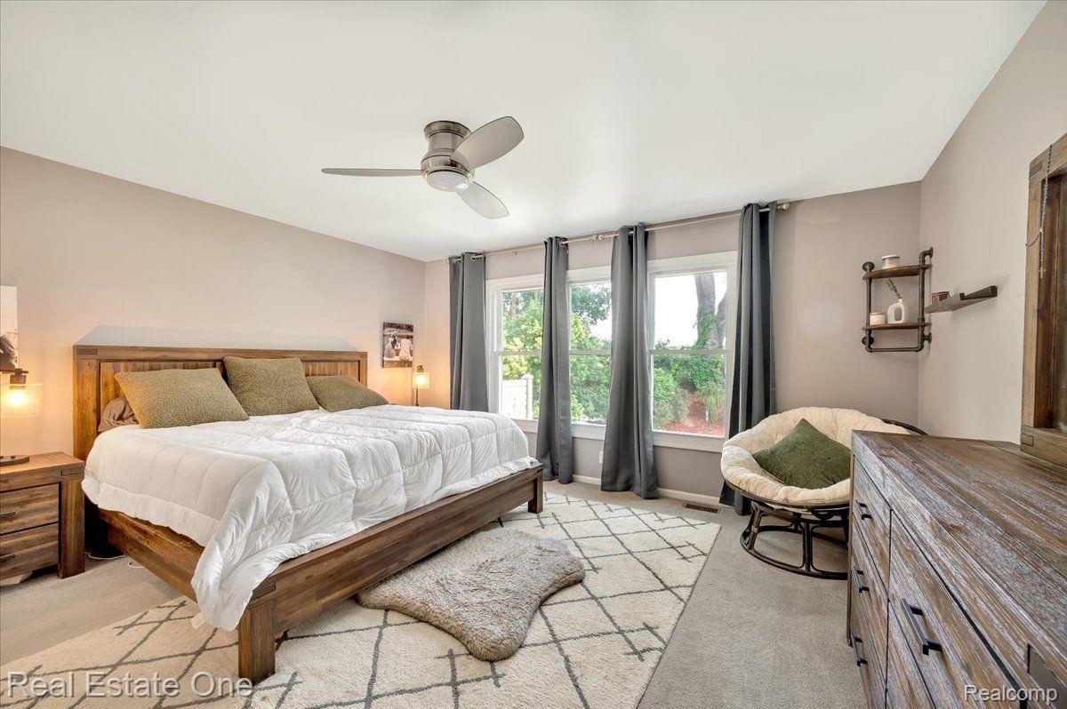 7425 VILLAGE CRT