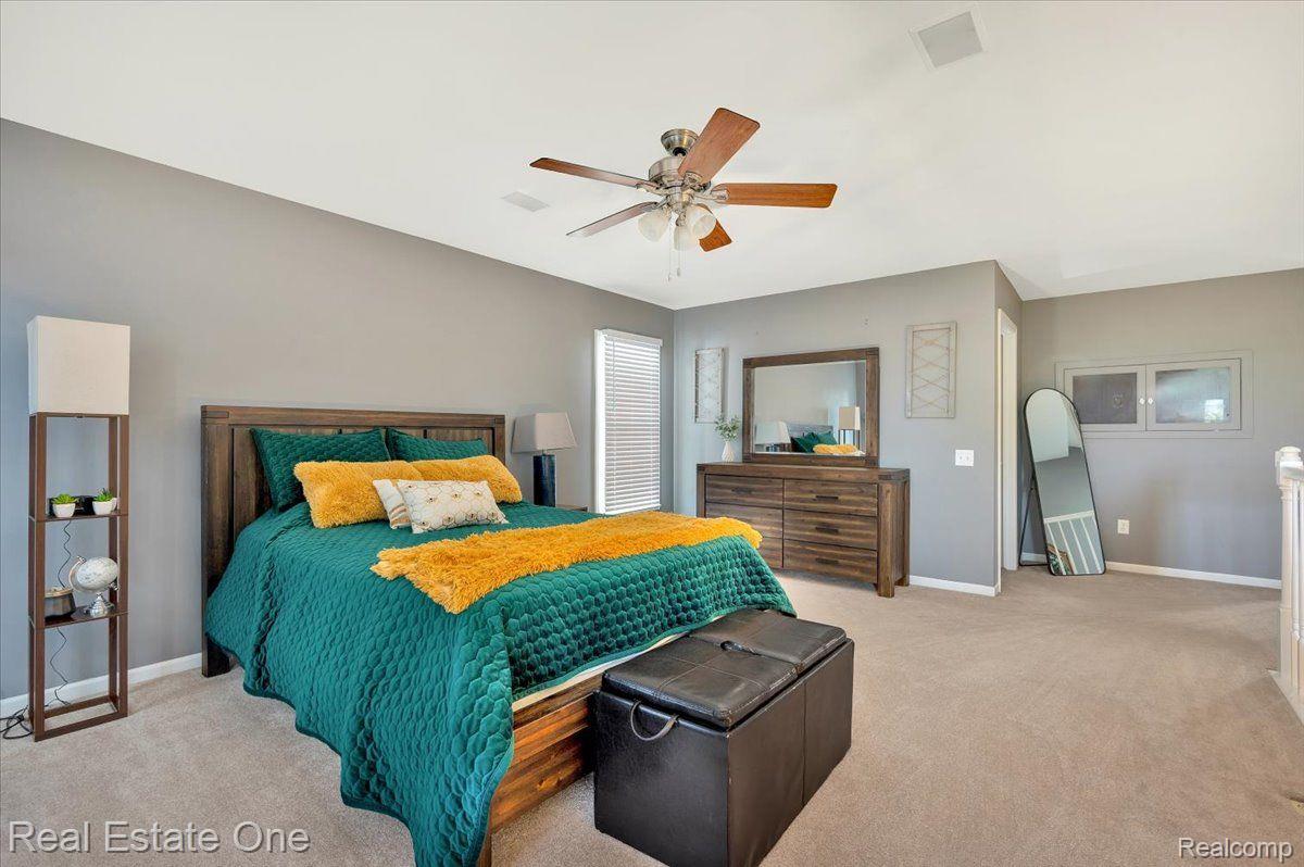 7425 VILLAGE CRT