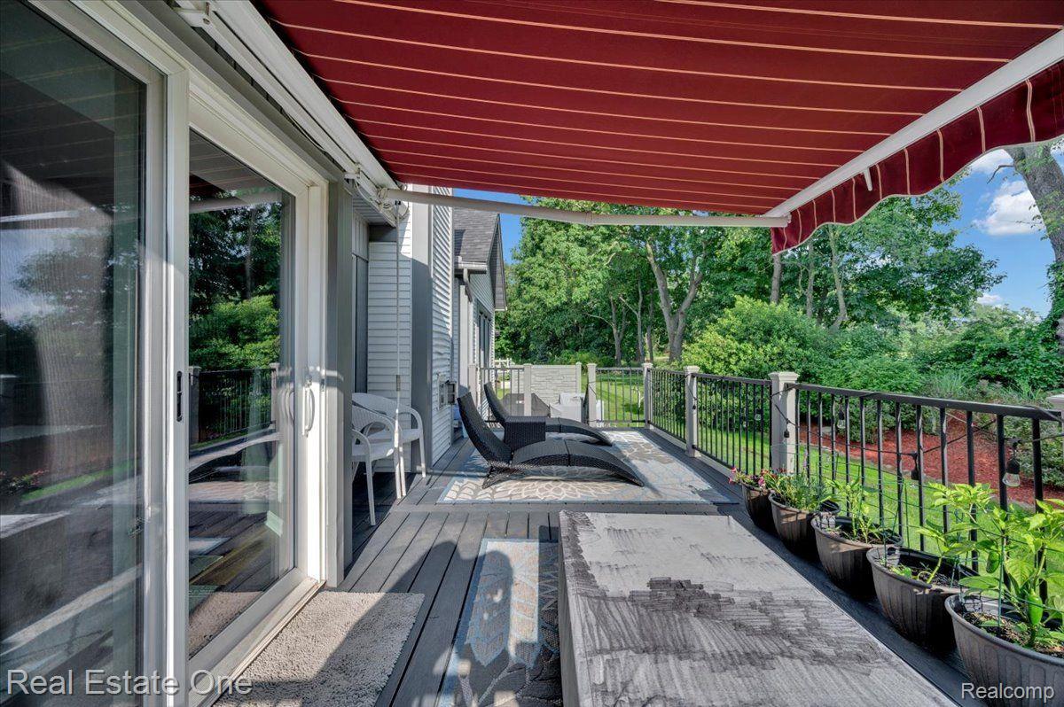 7425 VILLAGE CRT