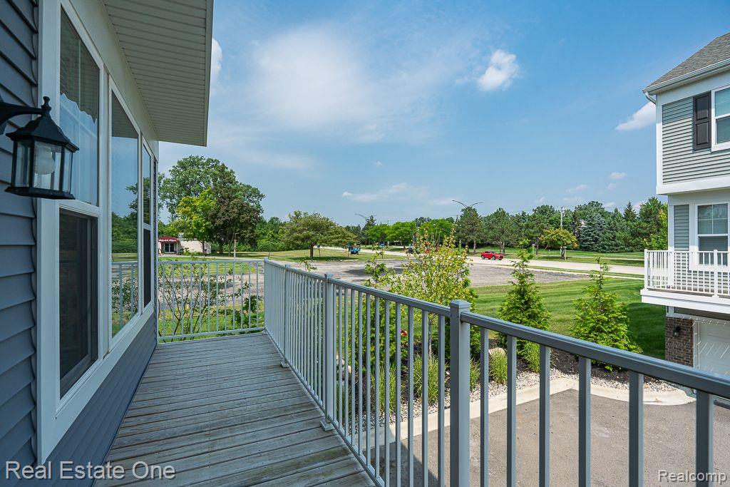 4955 TREESIDE LN
