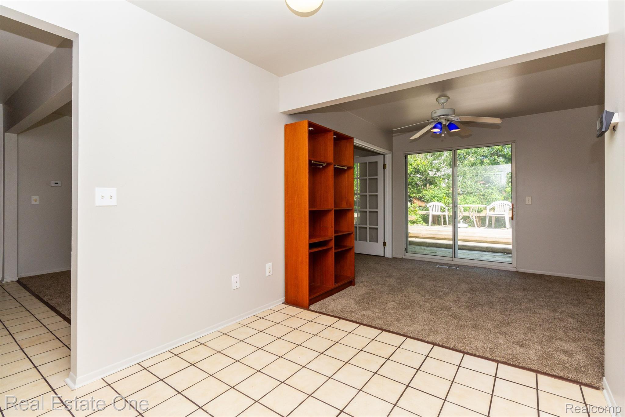 1689 DENNETT LN