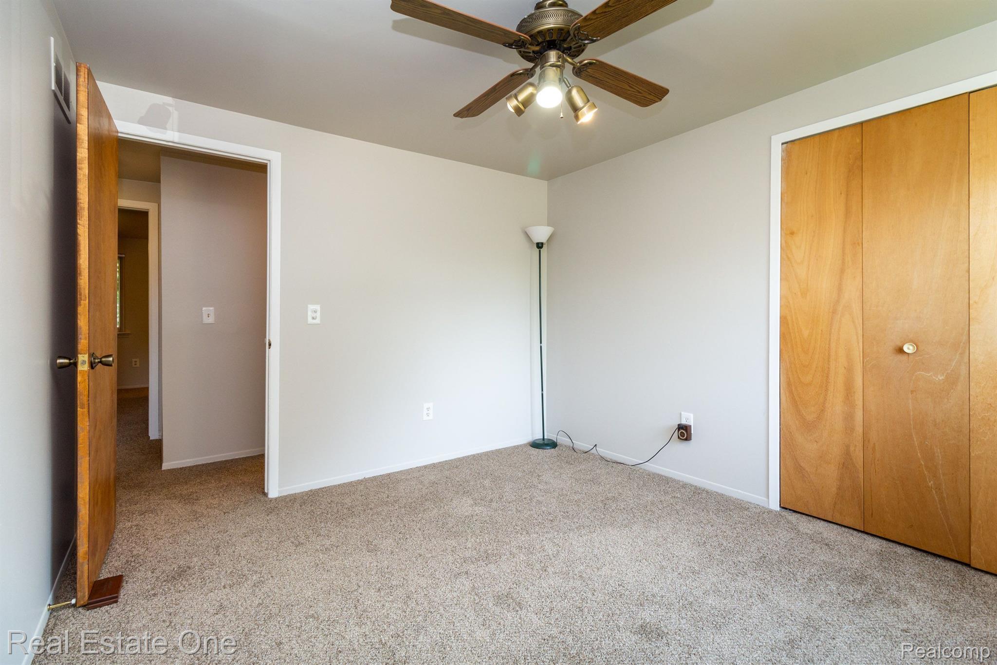 1689 DENNETT LN