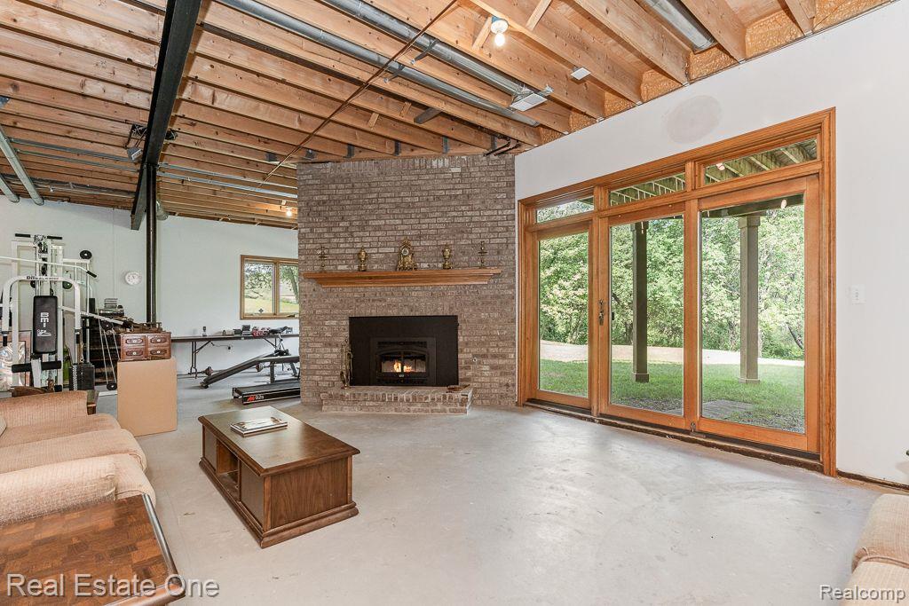 617 Foxwood TRL
