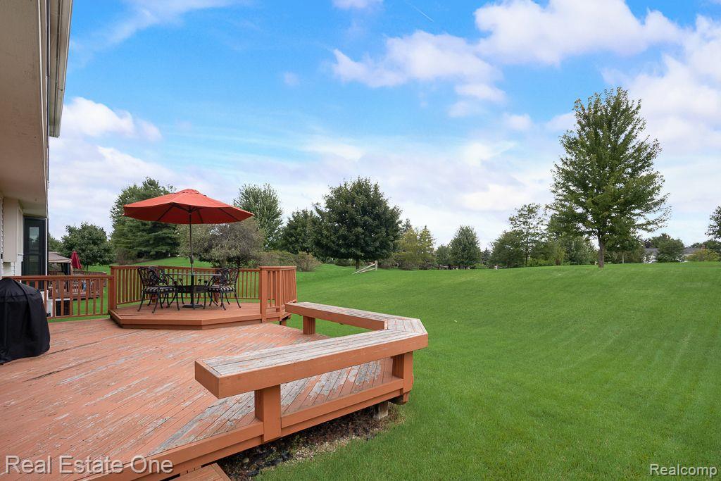 1687 GRANDVIEW DR