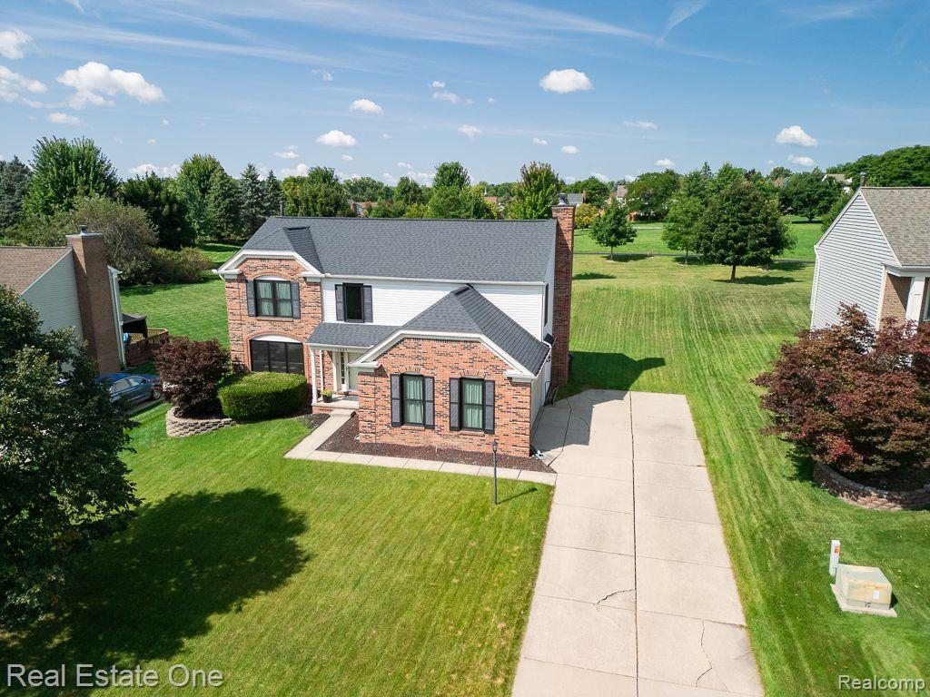 1687 GRANDVIEW DR