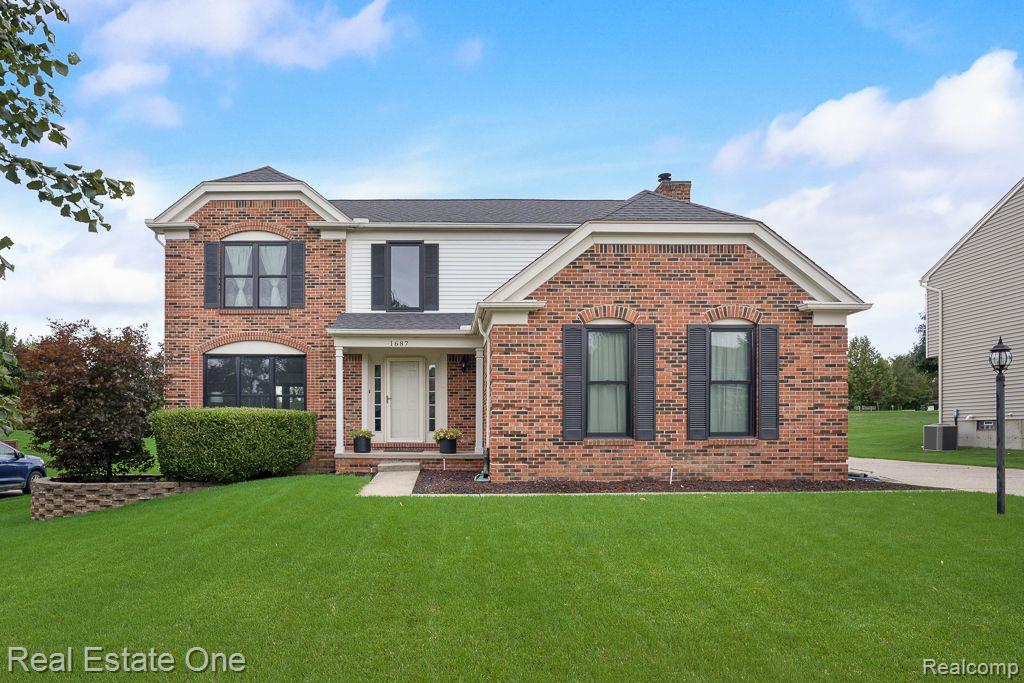 1687 GRANDVIEW DR