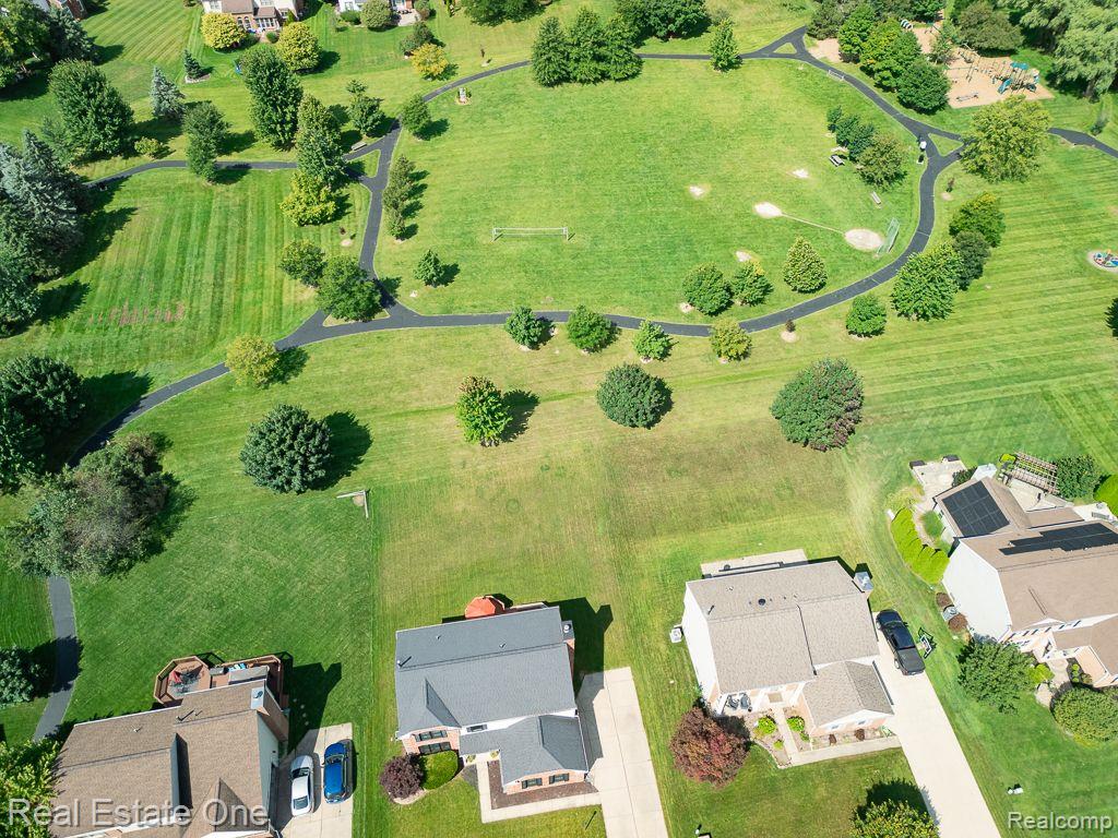 1687 GRANDVIEW DR