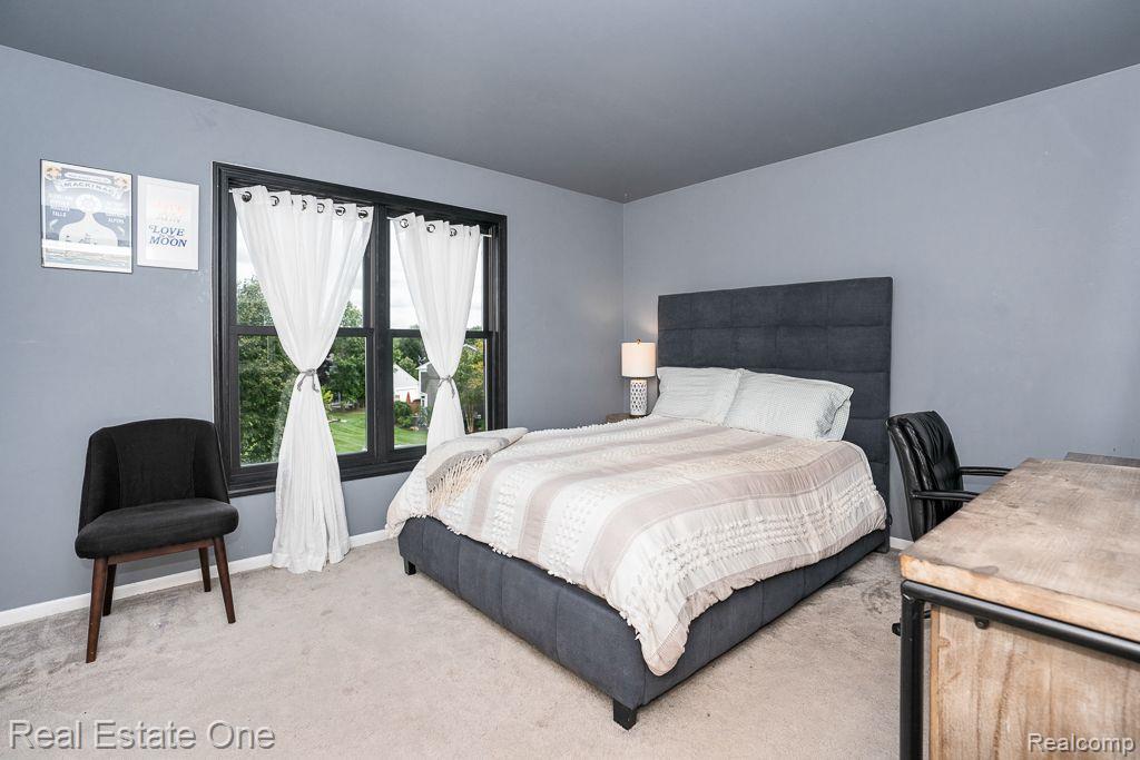 1687 GRANDVIEW DR