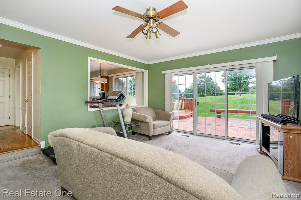 1687 GRANDVIEW DR