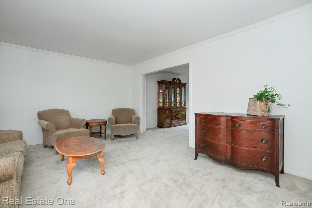 1687 GRANDVIEW DR