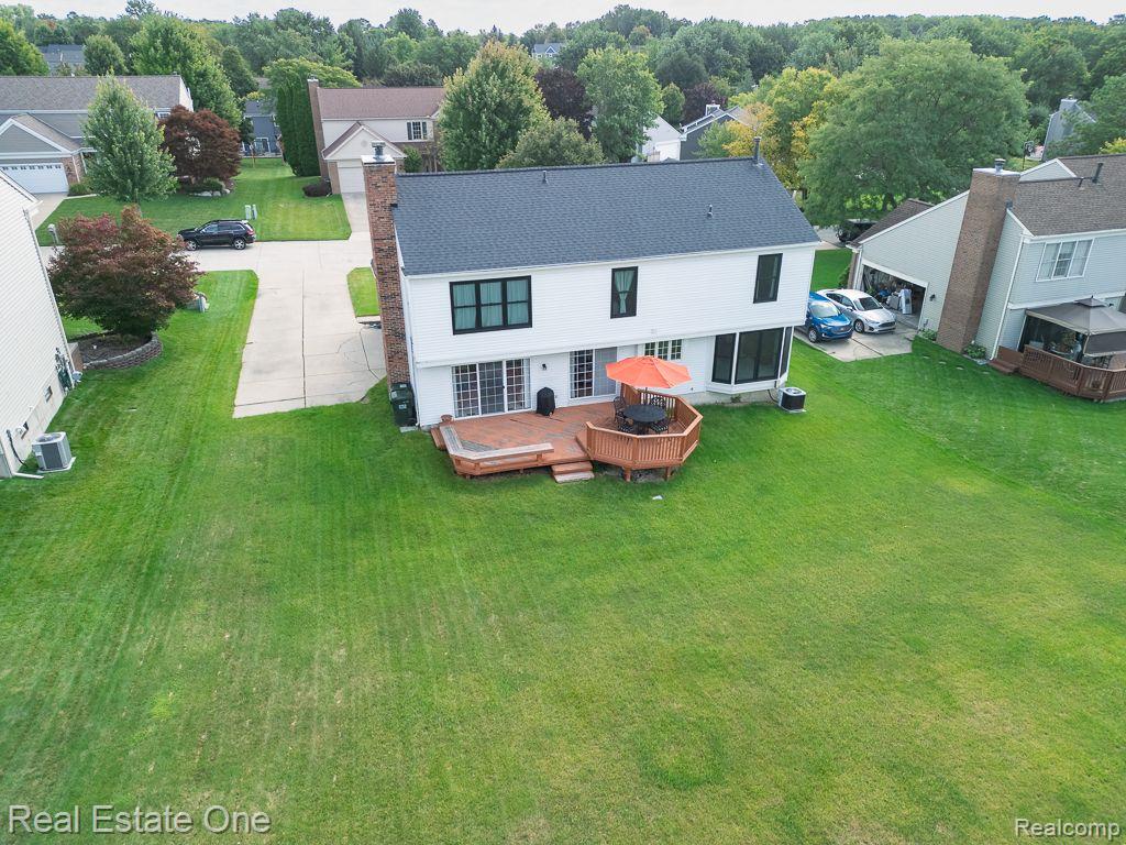1687 GRANDVIEW DR