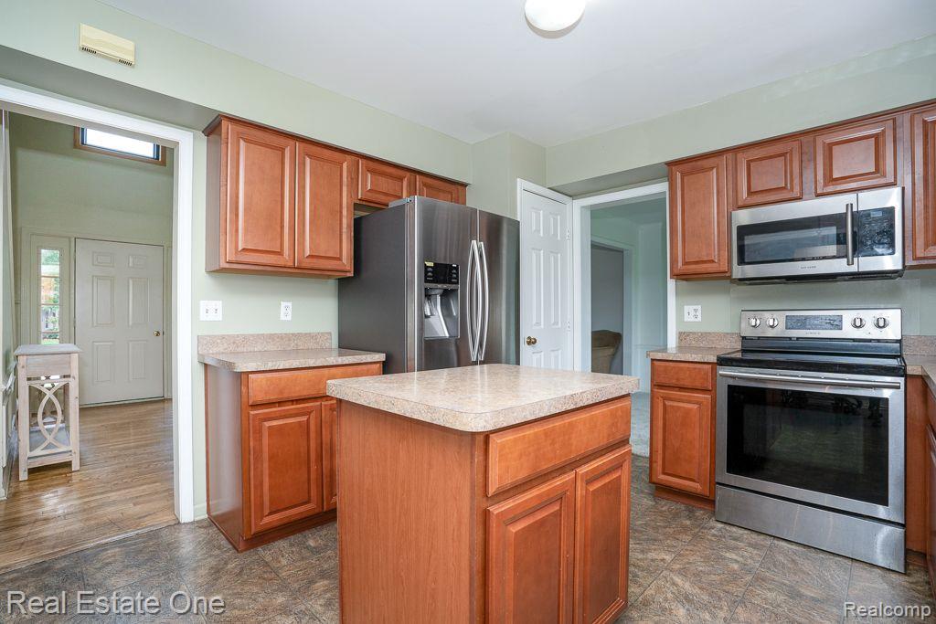 1687 GRANDVIEW DR