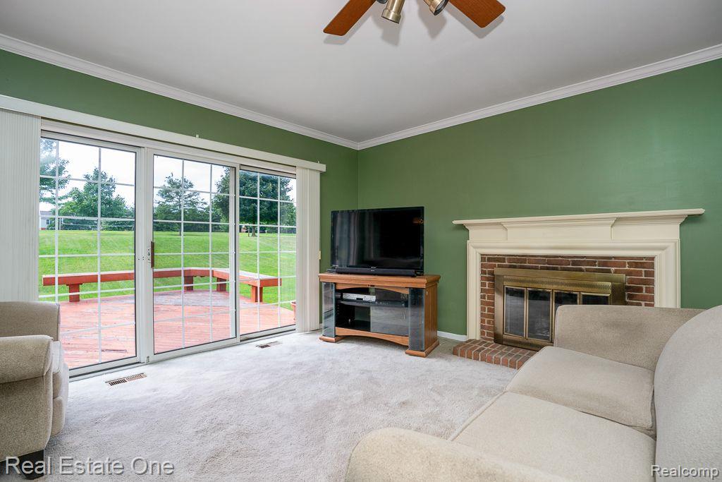 1687 GRANDVIEW DR