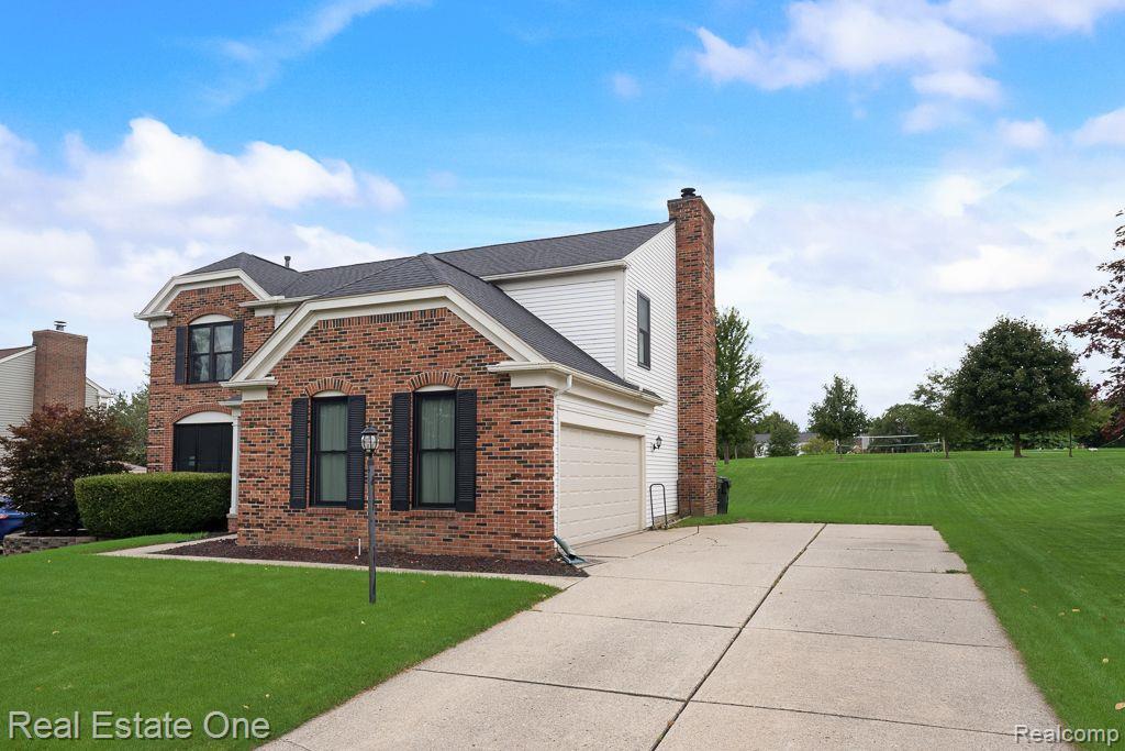 1687 GRANDVIEW DR