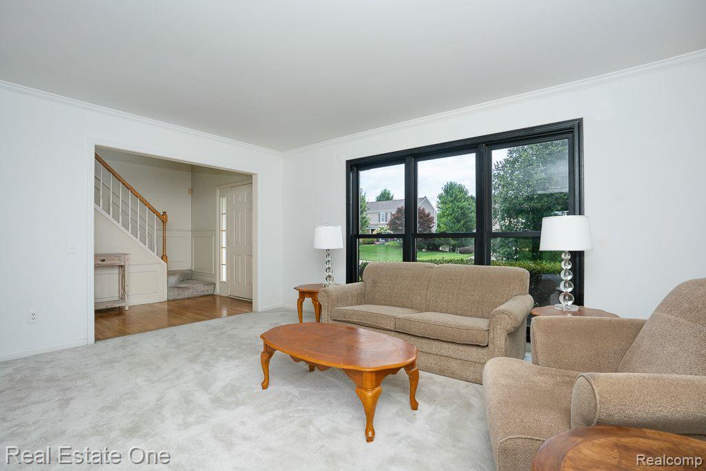 1687 GRANDVIEW DR
