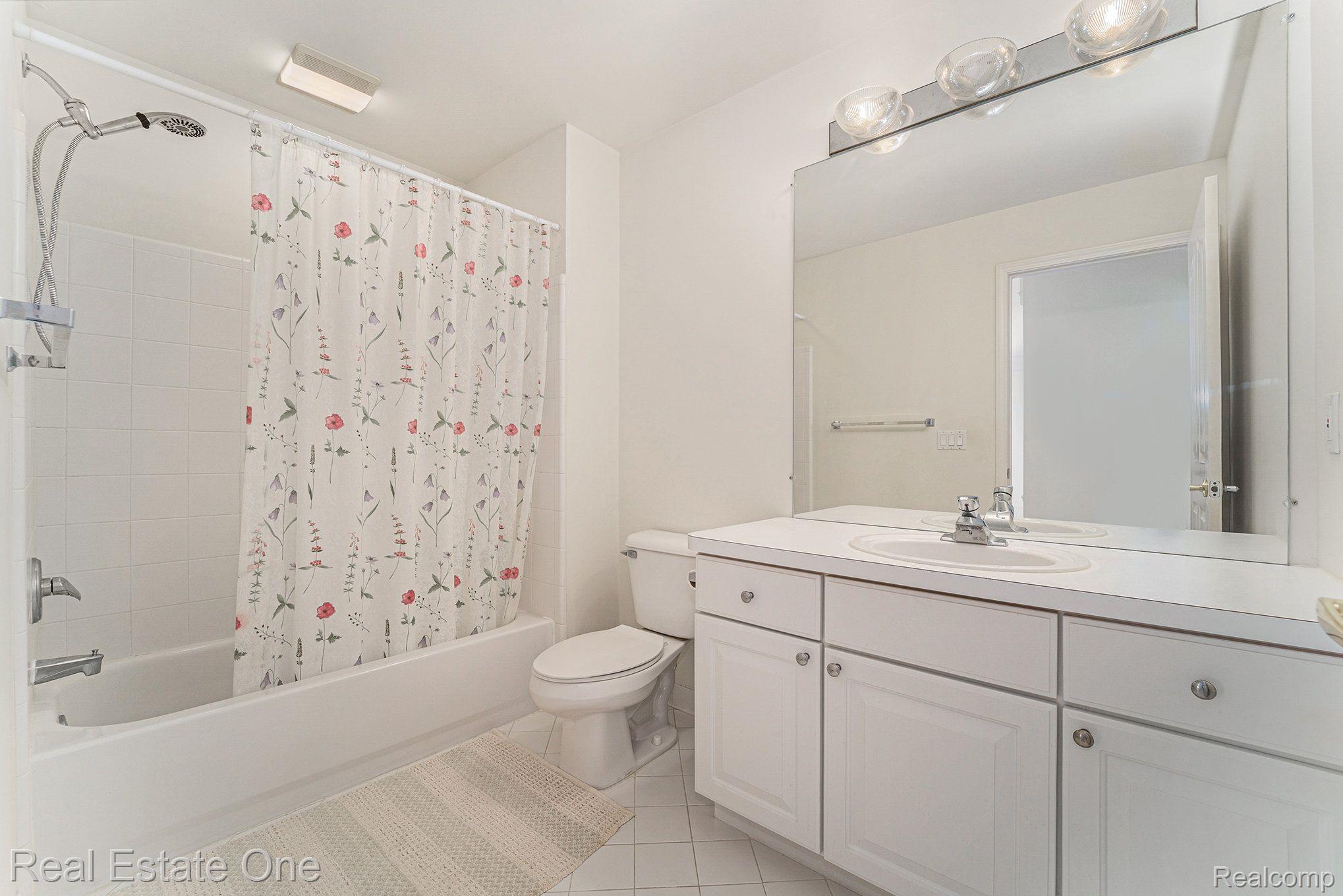 1689 MAPLE CREEK