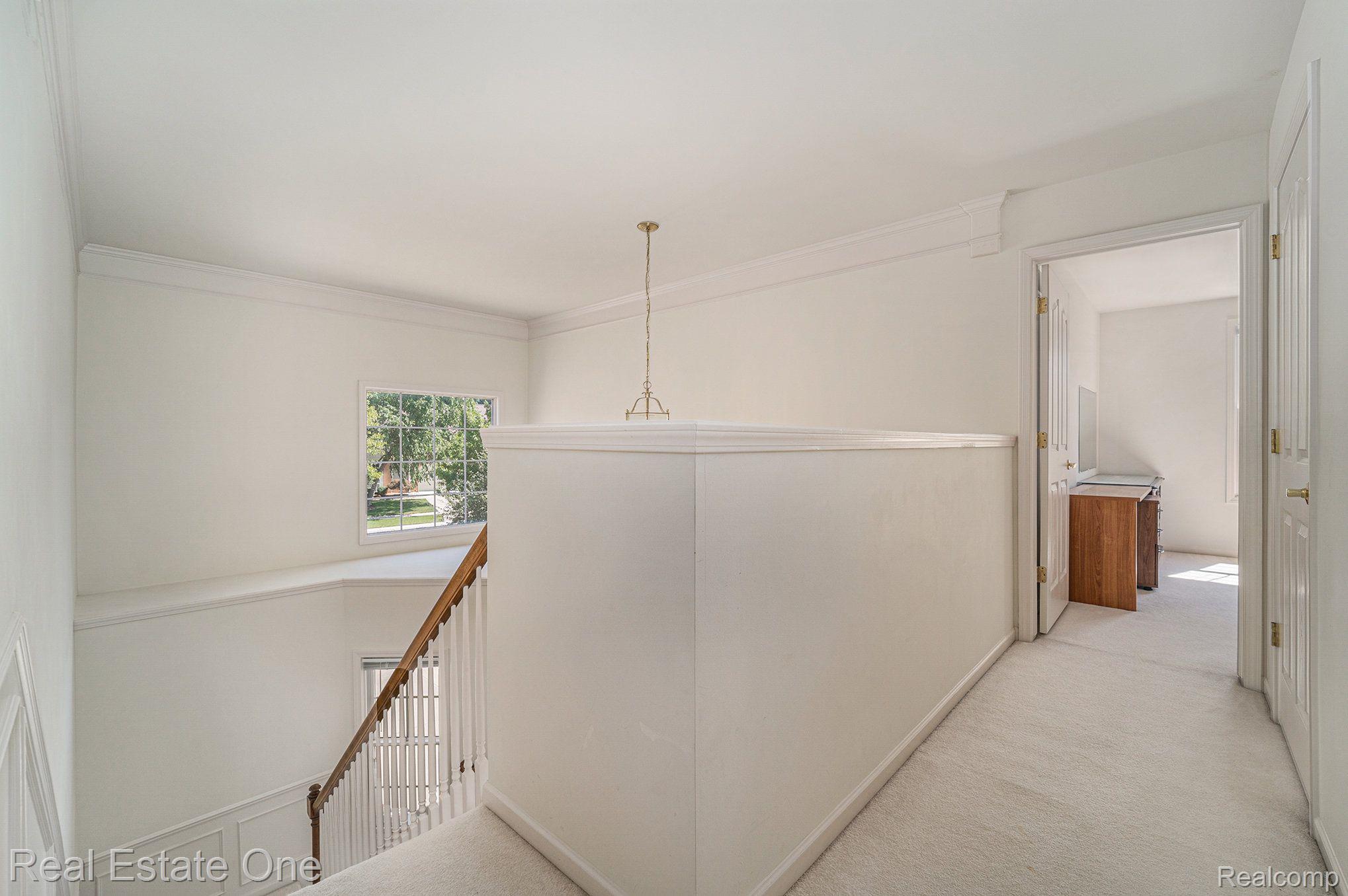 1689 MAPLE CREEK