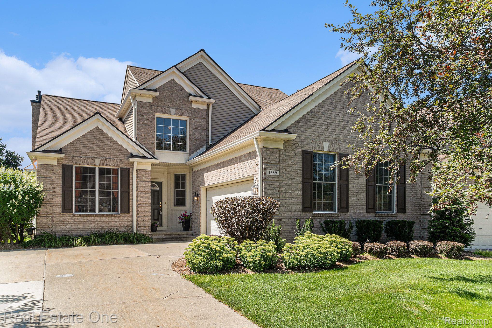 1689 MAPLE CREEK