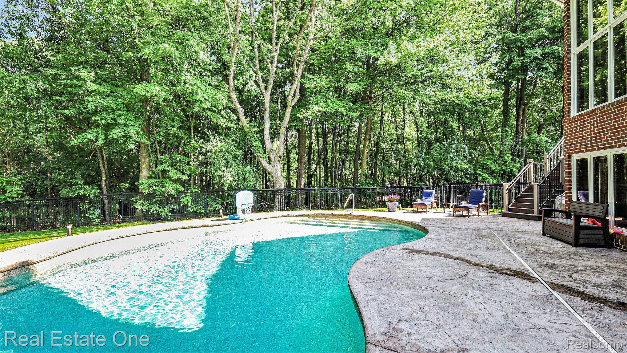 3746 MERRIWEATHER LN