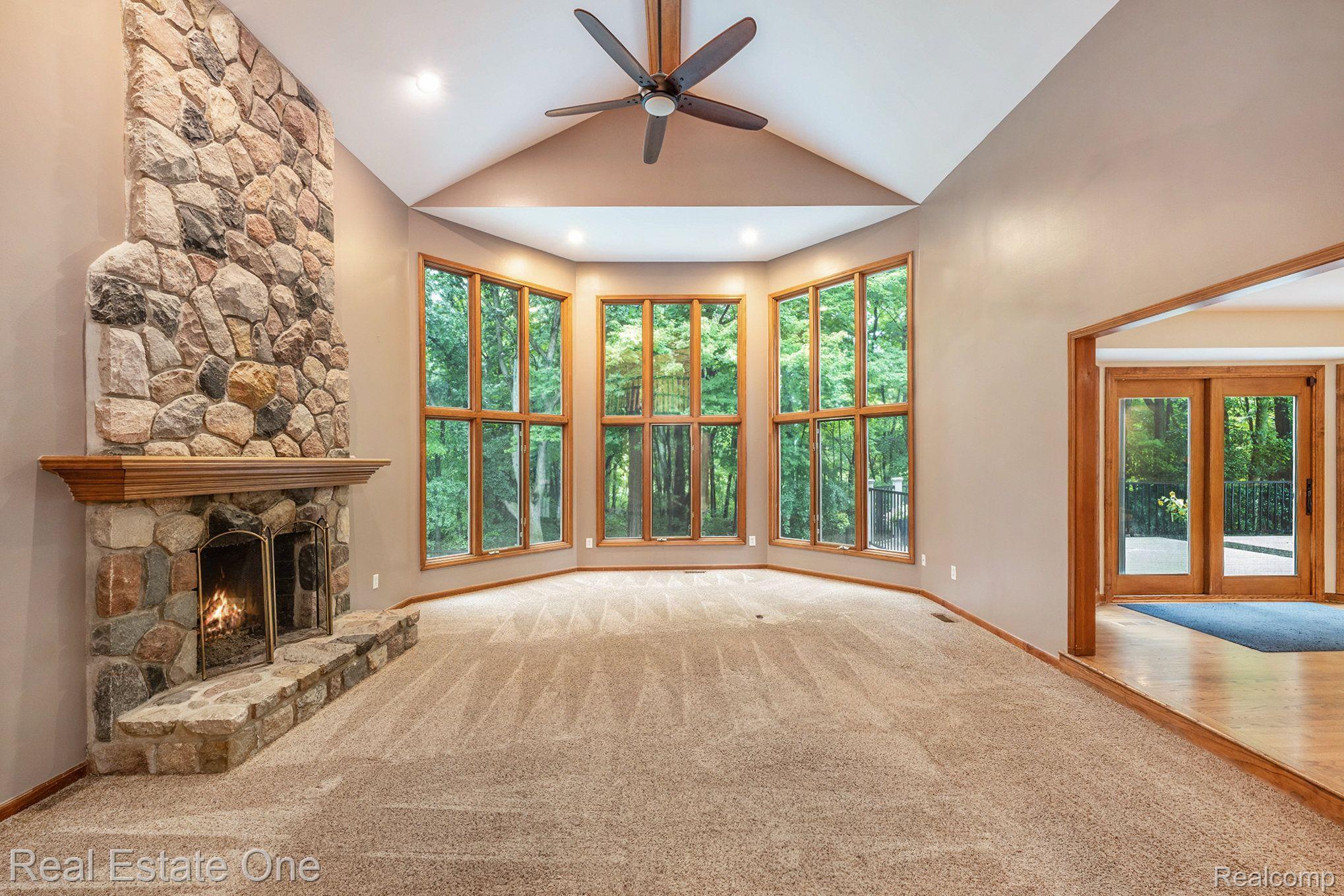 3746 MERRIWEATHER LN